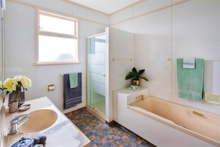 Photo of property in 28 City View Grove, Harbour View, Lower Hutt, 5010