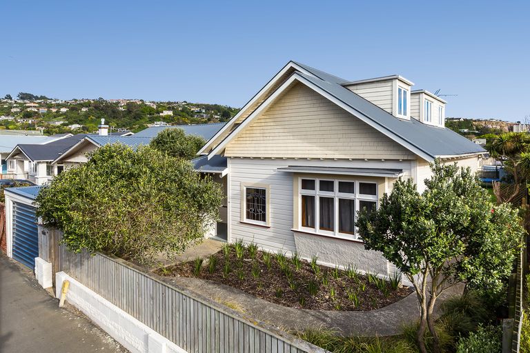 Photo of property in 180 Victoria Road, Saint Clair, Dunedin, 9012
