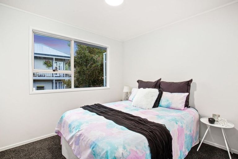 Photo of property in 1/263 Henderson Valley Road, Henderson, Auckland, 0612
