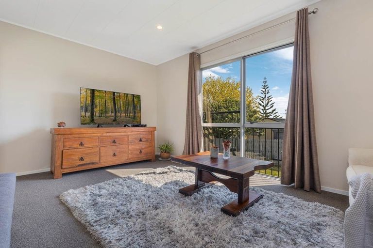 Photo of property in 25 Secretariat Place, Randwick Park, Auckland, 2105