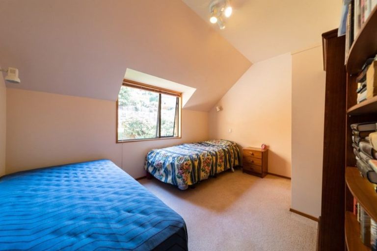 Photo of property in 128 Wynyard Crescent, Fernhill, Queenstown, 9300