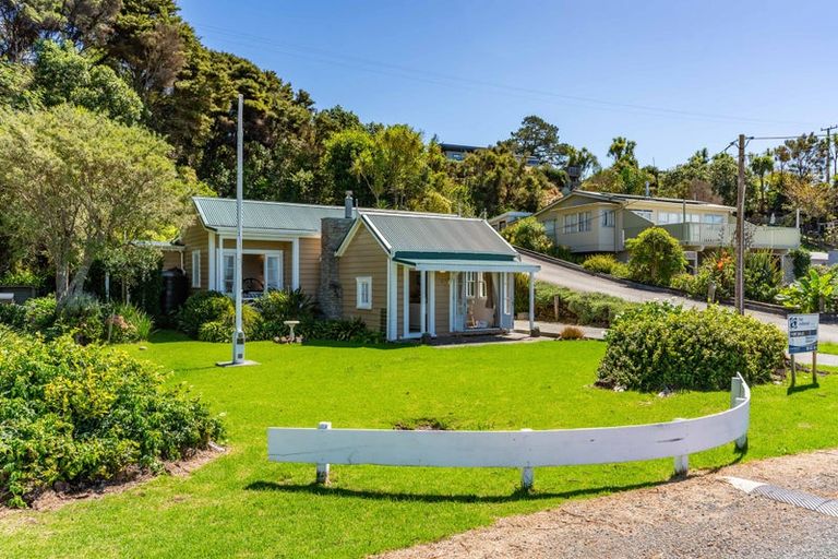 Photo of property in 32 Komiti Road, Tinopai, 0593