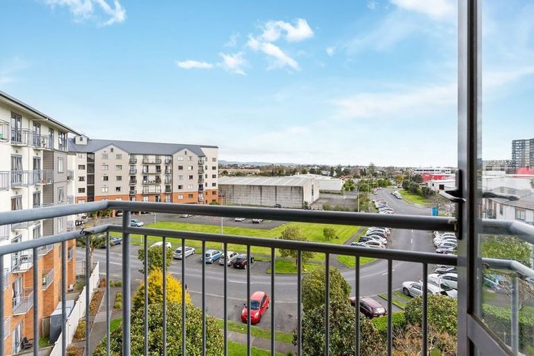 Photo of property in 4d/10 Crown Lynn Place, New Lynn, Auckland, 0600
