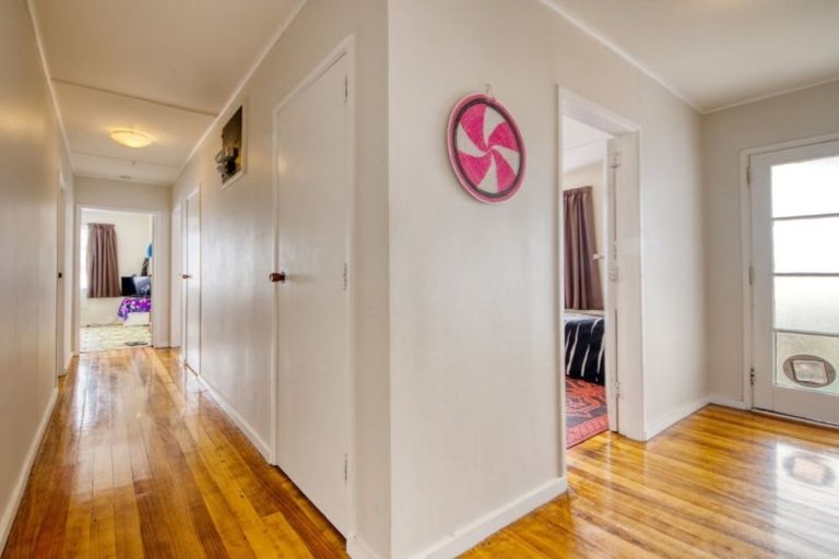 Photo of property in 1/132 Edmonton Road, Te Atatu South, Auckland, 0610