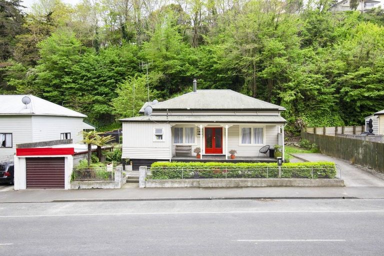 Photo of property in 99 Shakespeare Road, Bluff Hill, Napier, 4110