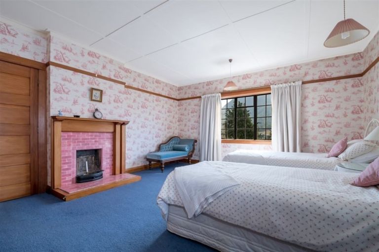 Photo of property in 118 Wellington Street, Picton, 7220