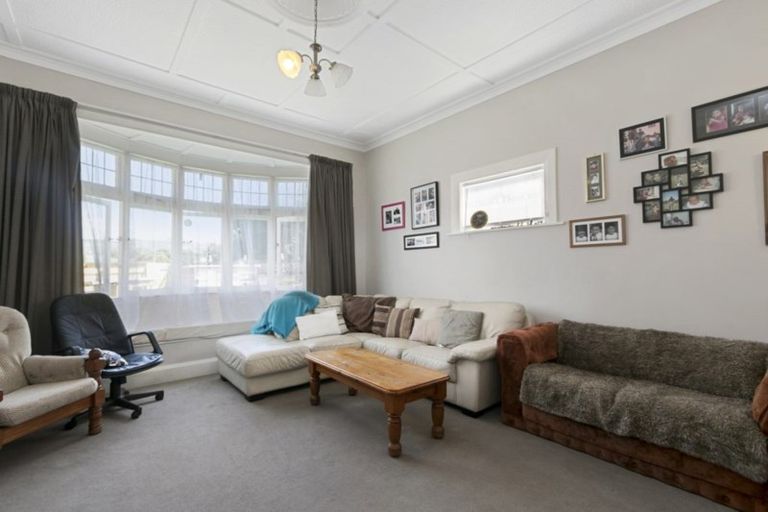 Photo of property in 117 Whites Line East, Waiwhetu, Lower Hutt, 5010