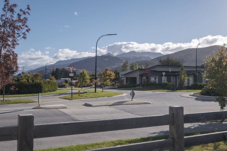 Photo of property in 2 Banbury Terrace, Lower Shotover, Queenstown, 9304