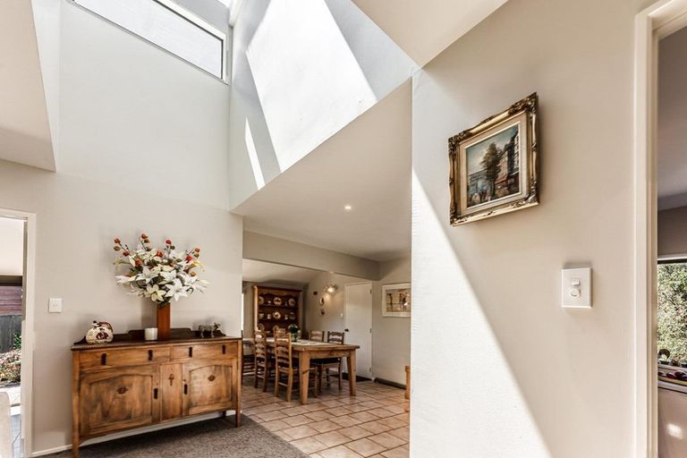 Photo of property in 2/25 Knights Road, Rothesay Bay, Auckland, 0630