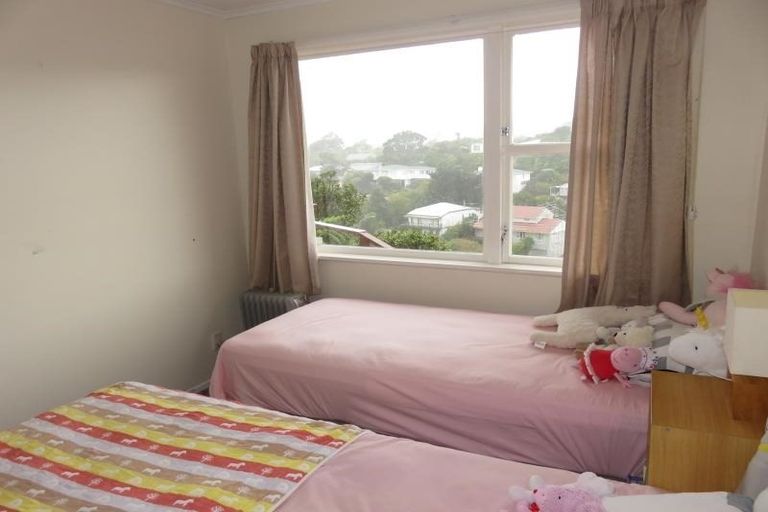 Photo of property in 10 Stella Grove, Newlands, Wellington, 6037