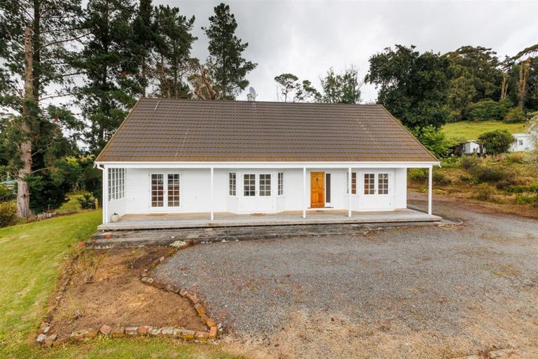 Photo of property in 7 Feltham Street, Hunterville, 4730