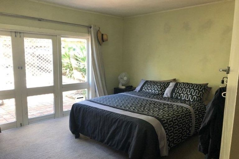 Photo of property in 20 Dallinghoe Crescent, Milford, Auckland, 0620