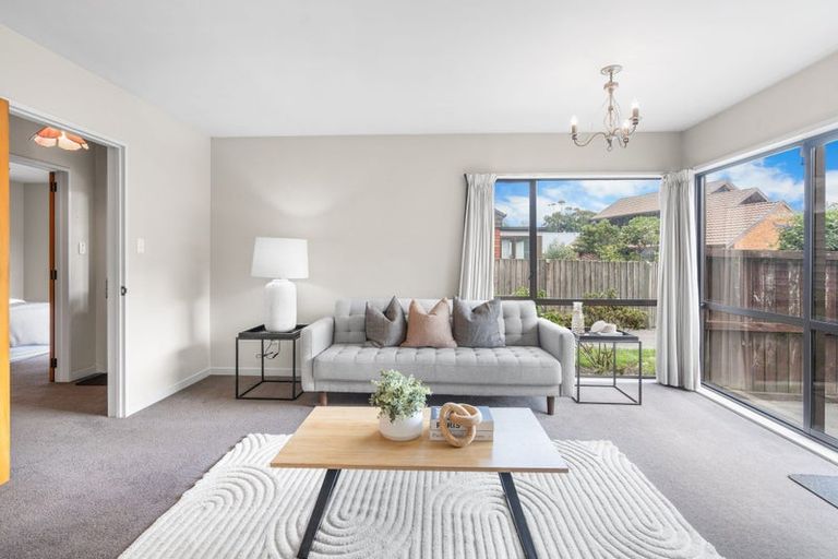 Photo of property in 2/9 Ludecke Place, Sockburn, Christchurch, 8042