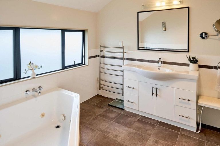 Photo of property in 17 Dornoch Place, Papakowhai, Porirua, 5024