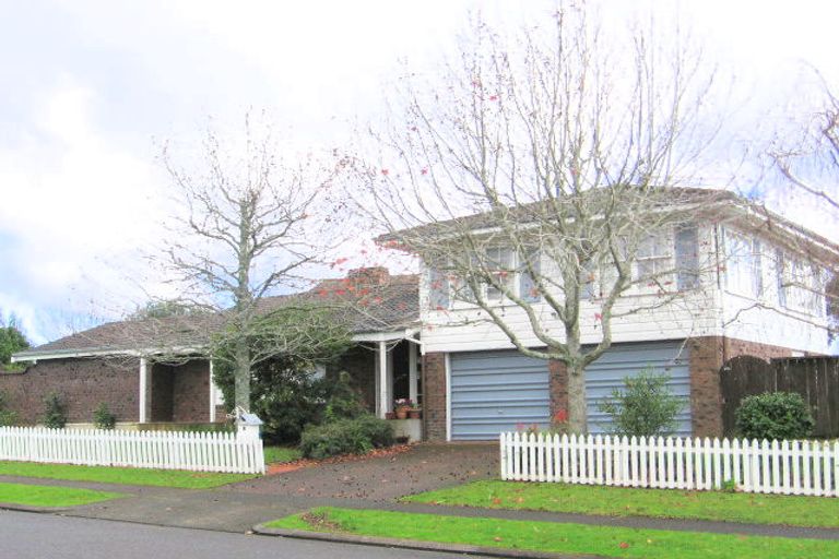 Photo of property in 2 Fratley Avenue, Farm Cove, Auckland, 2012