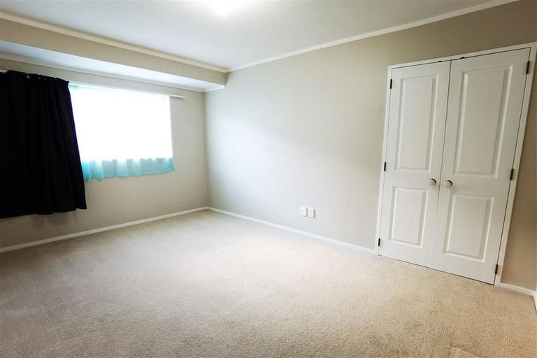 Photo of property in 12 Sandalwood Place, Somerville, Auckland, 2014