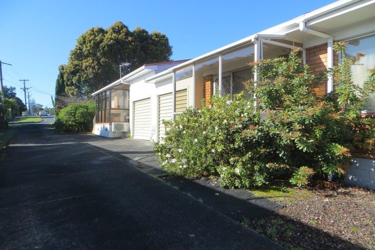 Photo of property in 2/17 Captain Scott Road, Glen Eden, Auckland, 0602