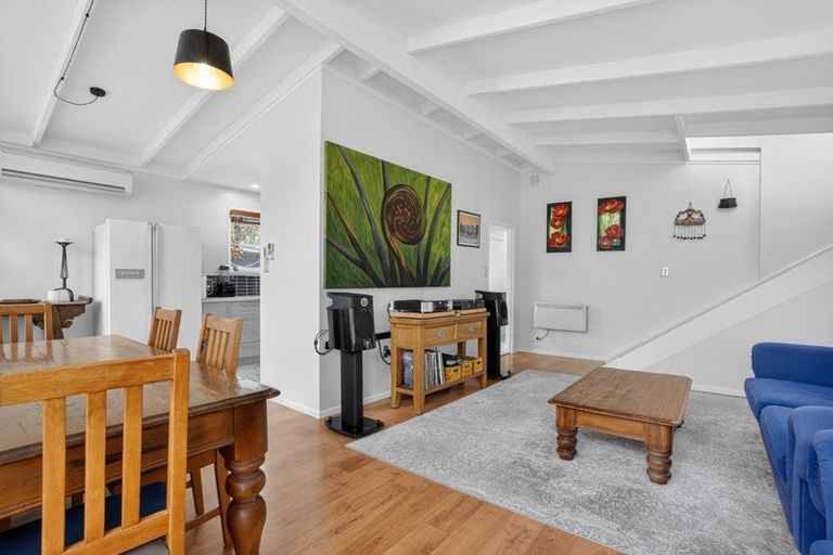 Photo of property in 12 Garmons Way, Castor Bay, Auckland, 0620