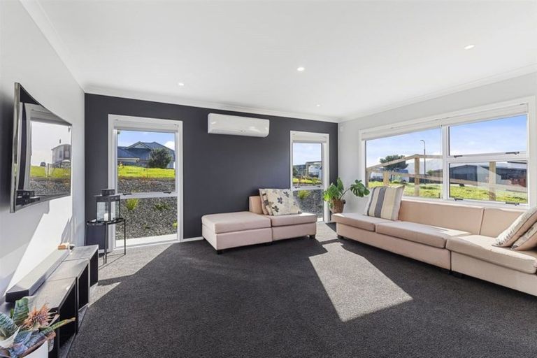 Photo of property in 158 Endeavour Drive, Whitby, Porirua, 5024