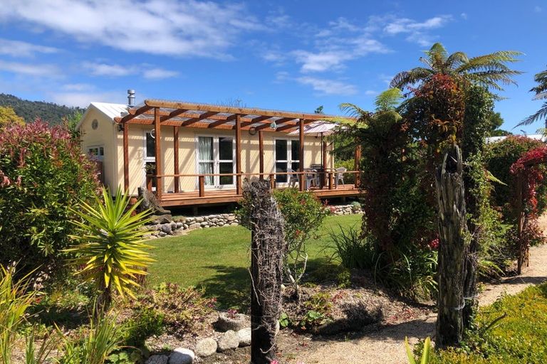 Photo of property in 21 Nikau Heights, Little Wanganui, Karamea, 7893