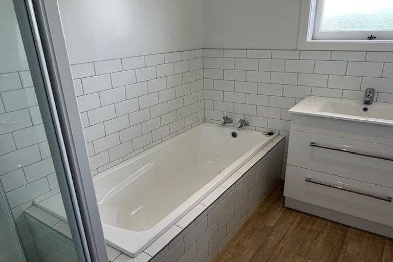 Photo of property in 3 Ware Place, Pakuranga Heights, Auckland, 2010