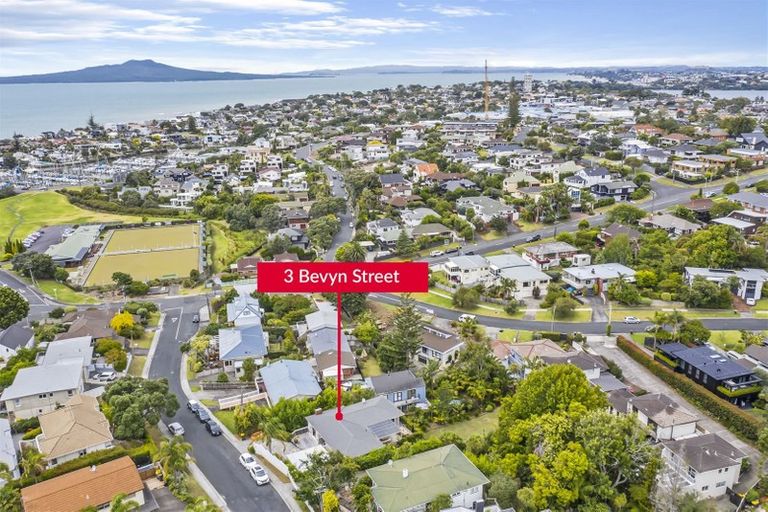 Photo of property in 3 Bevyn Street, Castor Bay, Auckland, 0620