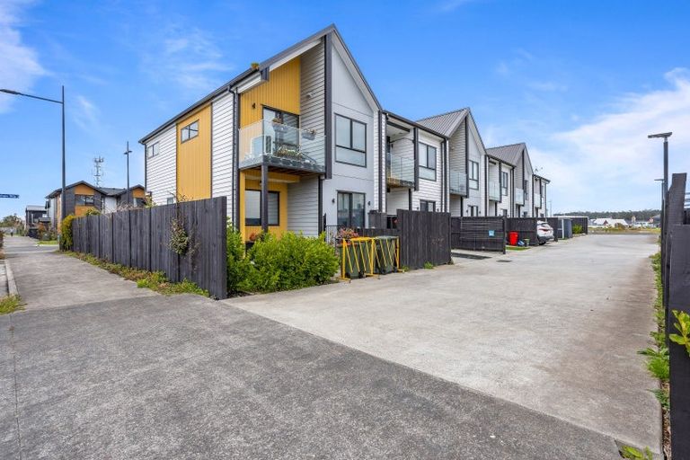 Photo of property in 75 Papatupu Way, Kumeu, 0810