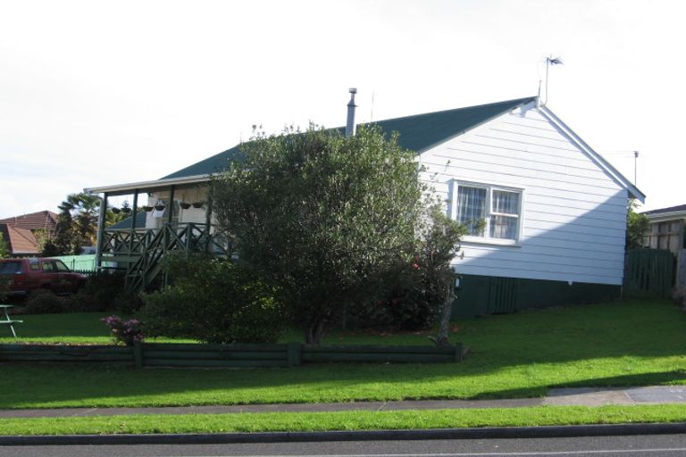 Photo of property in 42 Eugenia Rise, Totara Heights, Auckland, 2105