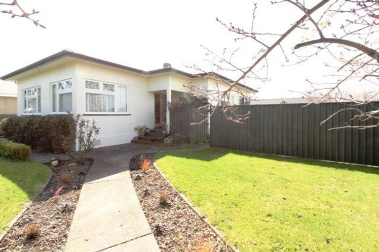 Photo of property in 1400 Woodstock Avenue, Mayfair, Hastings, 4122