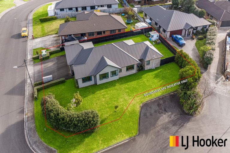 Photo of property in 31 Harbour Crest Drive, Waiuku, 2123