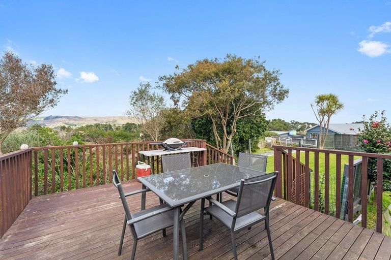 Photo of property in 30 Frimley Terrace, Waikanae Beach, Waikanae, 5036