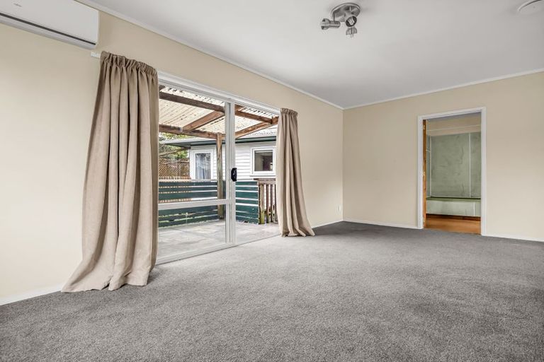 Photo of property in 10 Mackwood Place, Birkdale, Auckland, 0626