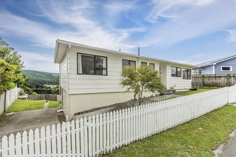 Photo of property in 18 Tobago Crescent, Grenada North, Wellington, 5028