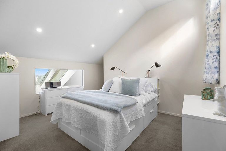 Photo of property in 1 Lohia Street, Khandallah, Wellington, 6035