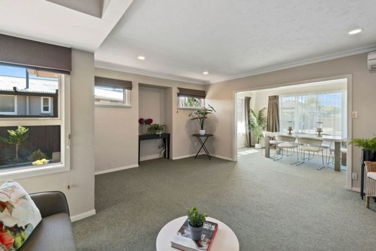 Photo of property in 8 Clipper Place, Redwood, Christchurch, 8051