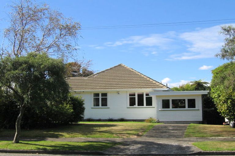 Photo of property in 48 Dowling Grove, Silverstream, Upper Hutt, 5019