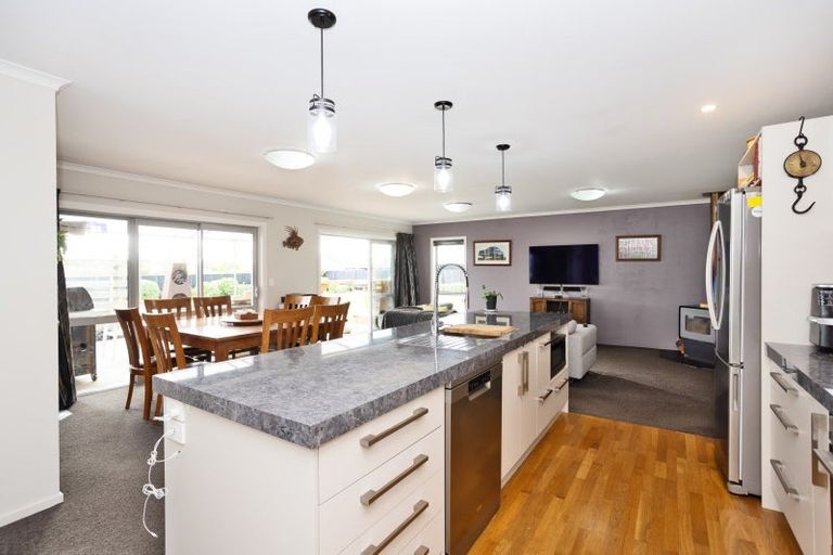 Photo of property in 21 Sunrise Drive, Seaward Bush, Invercargill, 9812