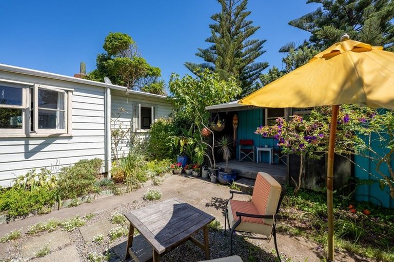 Photo of property in 16 Rangiuru Road, Otaki Beach, Otaki, 5512
