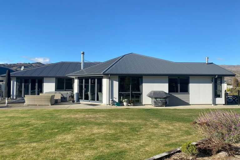 Photo of property in 11 Ethereal Crescent, Mount Pisa, Cromwell, 9383