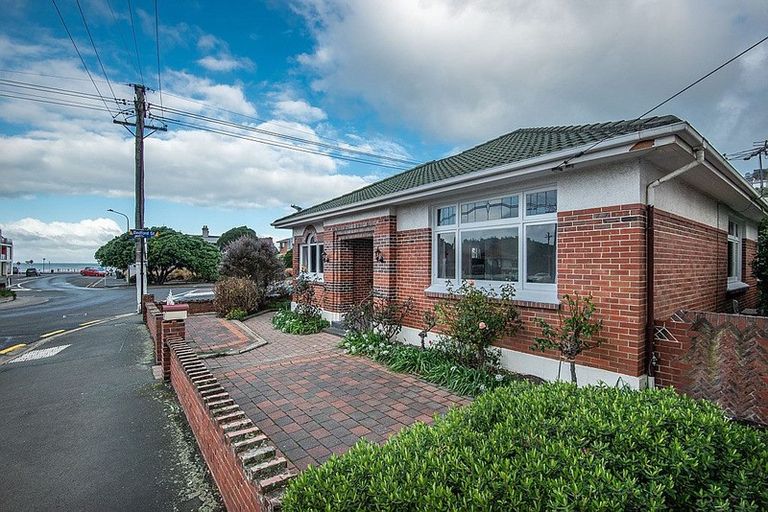 Photo of property in 31 Beach Street, Saint Clair, Dunedin, 9012