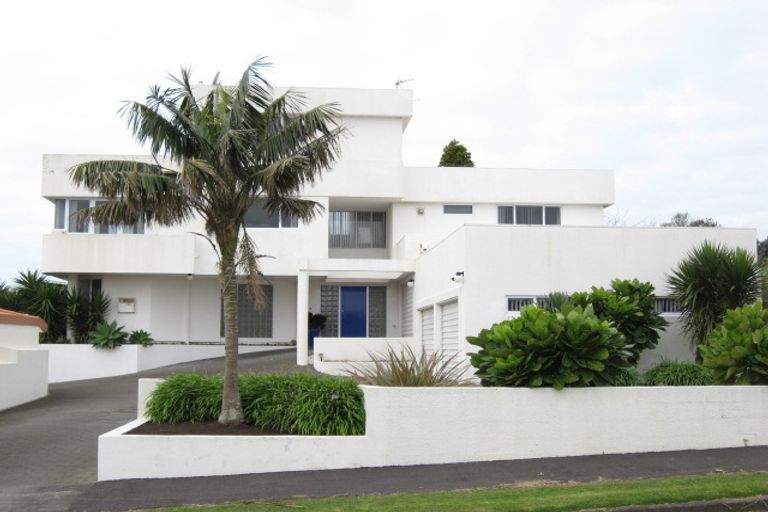 Photo of property in 3a Strandon Place, Strandon, New Plymouth, 4312