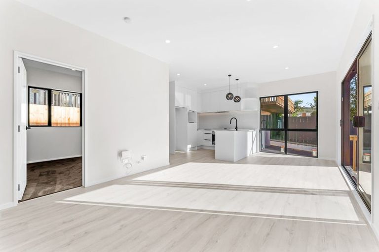 Photo of property in 19b Red Beach Road, Red Beach, 0932