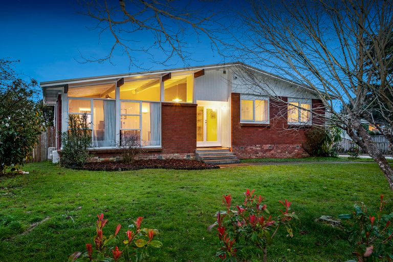 Photo of property in 13 Pendlebury Street, Green Bay, Auckland, 0604
