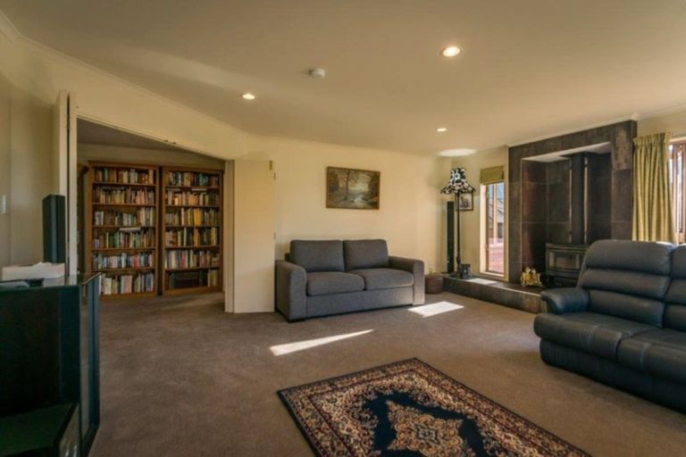 Photo of property in 14 Ranui Street, Waikawa, Picton, 7220