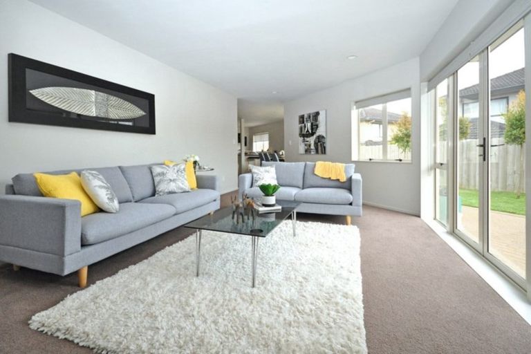 Photo of property in 2/6 Daria Place, Northpark, Auckland, 2013