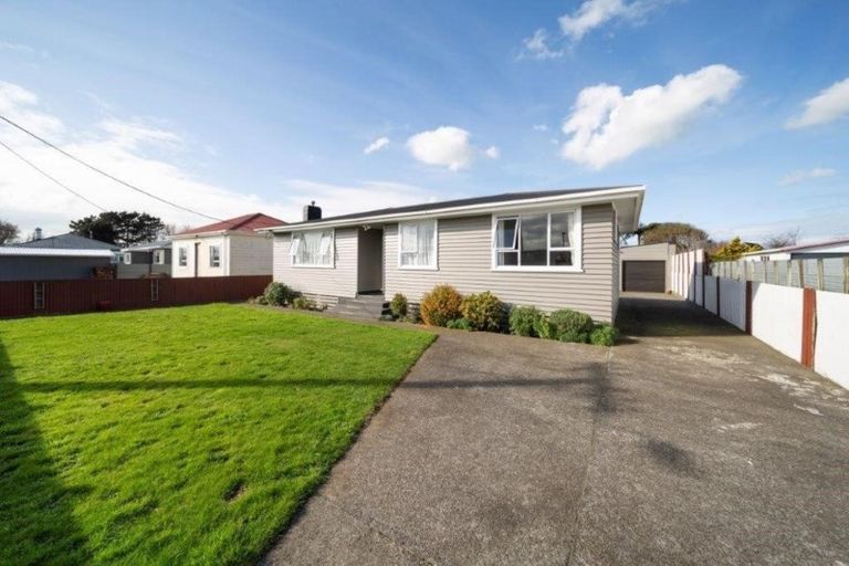 Photo of property in 28 Hunter Street, Hawera, 4610