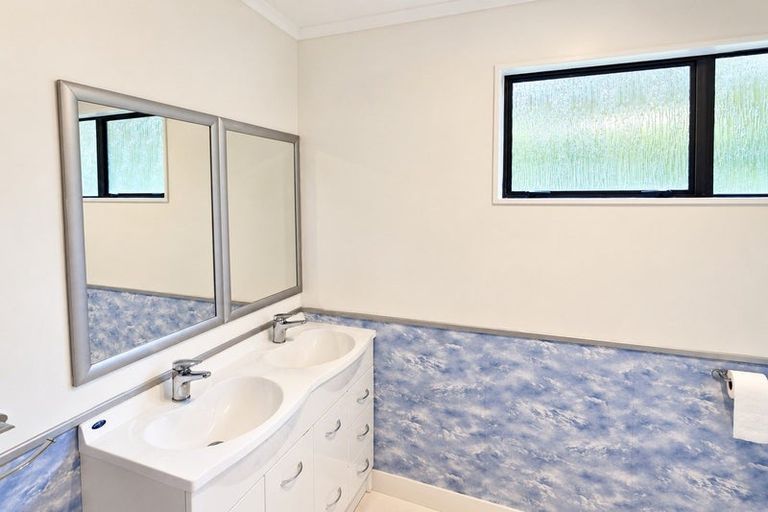 Photo of property in 3 Te Maku Grove, Waikanae, 5036