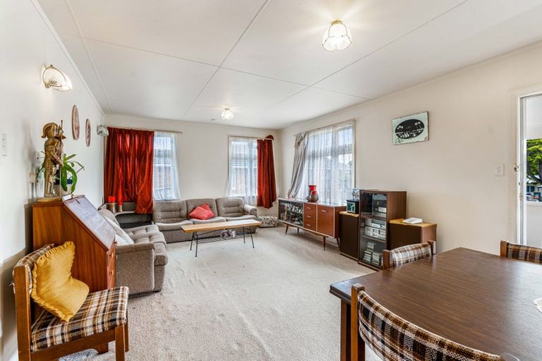 Photo of property in 115 Sunnyside Road, Sunnyvale, Auckland, 0612