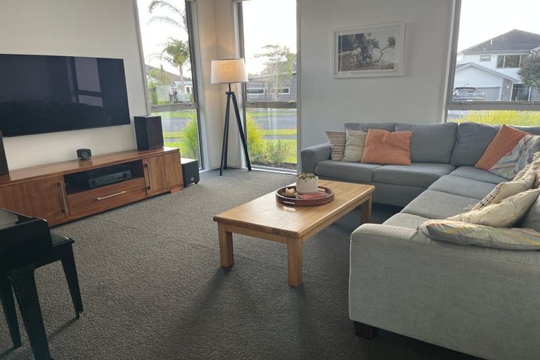 Photo of property in 11 Vera Court, Silverdale, 0932