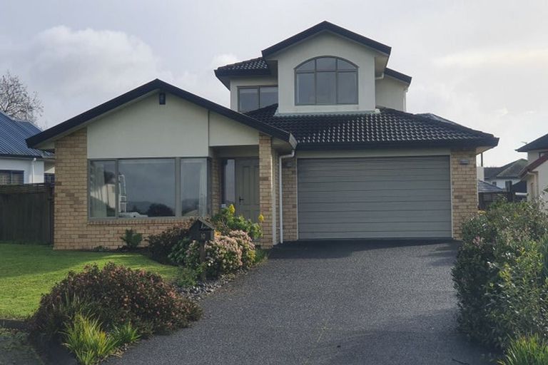 Photo of property in 10 Longbush Road, Te Atatu Peninsula, Auckland, 0610